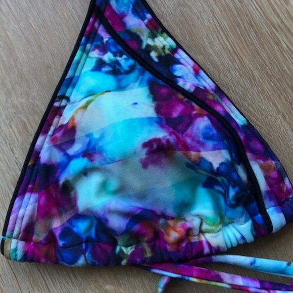 Athleta triangle swimsuit top- XS - Picture 2 of 4